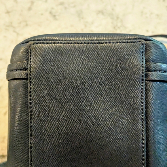 Coach Dark Blue Peyton Leather Shoulder Bag with Gold Hardware - Picture 3 of 9